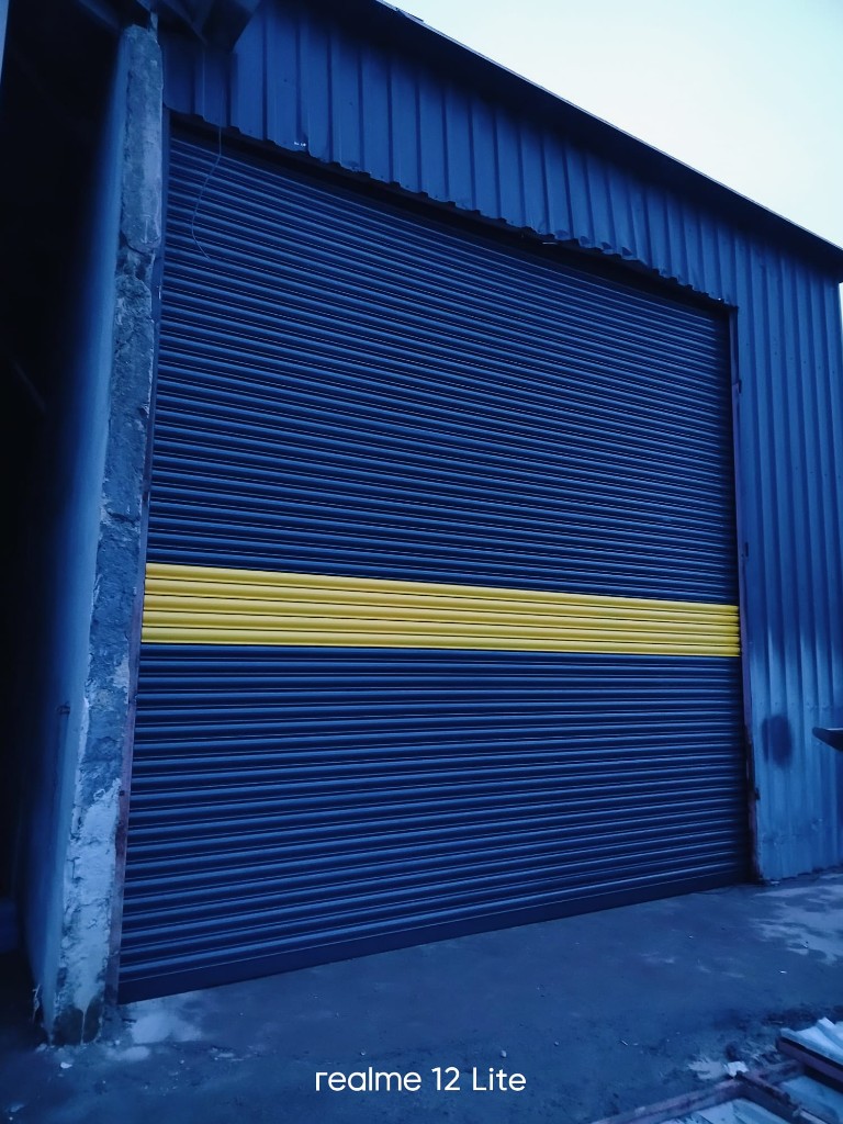 Sanayi tipi koyu mavi kepenk sarı şeritli